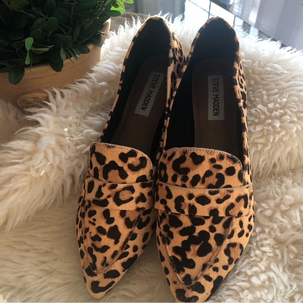 LIKE New Steve Madden Loafers